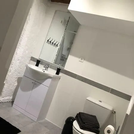 Appartement Spacieux, Chaleureux 39 M² Lagnieu Exterior photo